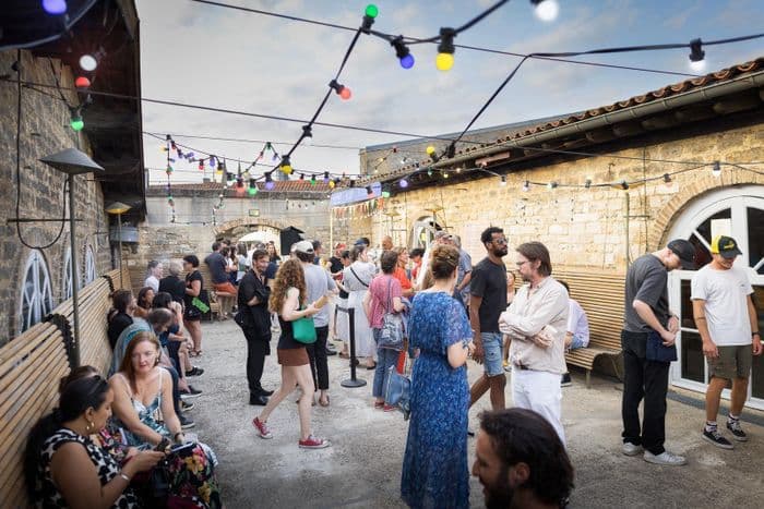 Affiche, Nocturne gratuite avec DJ sets