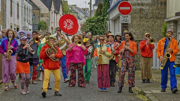 Affiche, Les Jeudis du Centre - Concert "La fanfare du Bono"