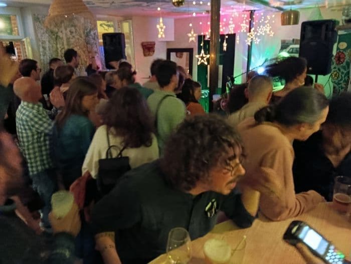 Affiche, Apéro Et pendant ce temps-là... les parents trinquent