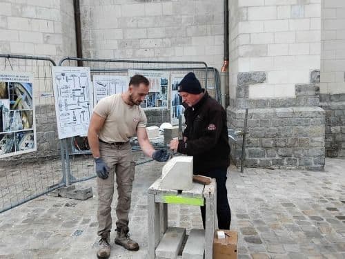 Affiche, Atelier et démonstration de taille de pierre au pied du chantier de restauration des façades du Palais de Justice de Douai
