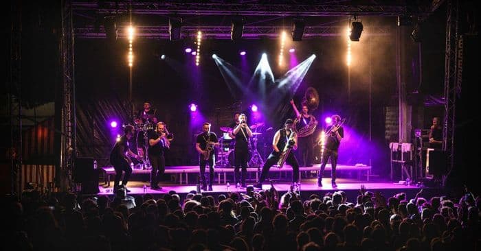 Affiche, Soirée de lancement du Théâtre Astrée avec la fanfare LGMX en plein air !